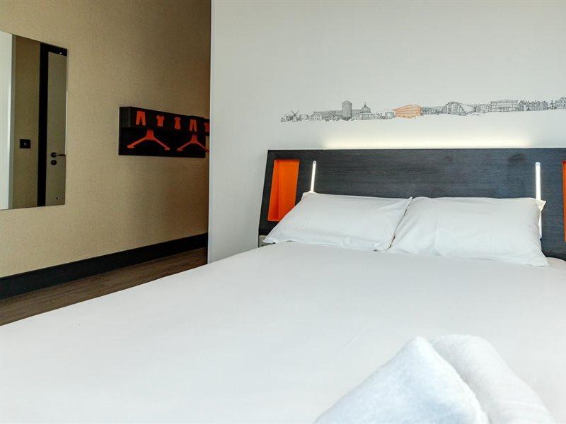 Easyhotel Milton Keynes Dış mekan fotoğraf